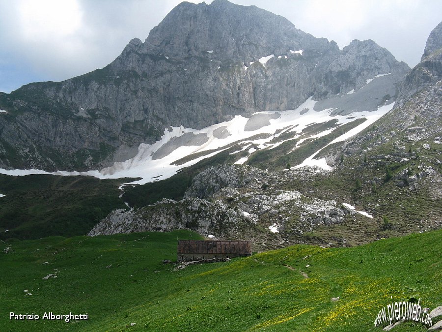 14-Baita Branchino e conchetta di Corna Piana.JPG - 14-Baita Branchino e conchetta di Corna Piana